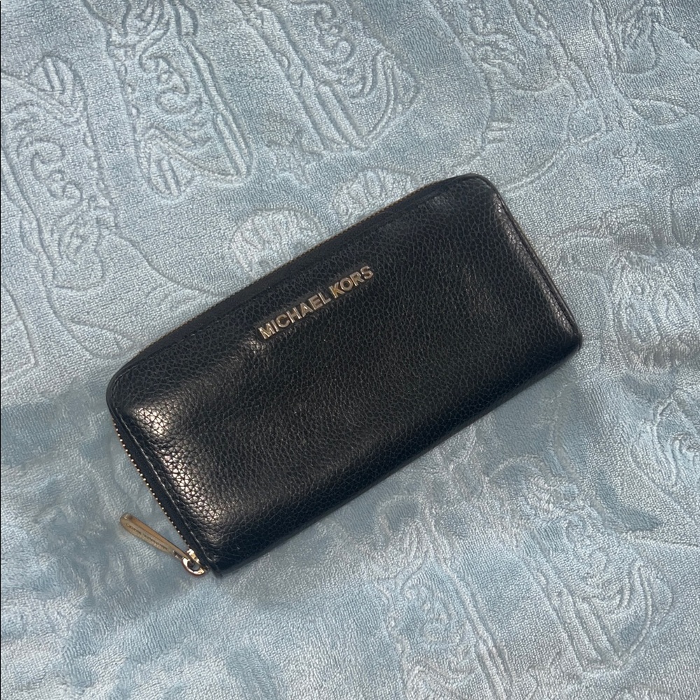 Michael Kors Black Leather Zip Wallet